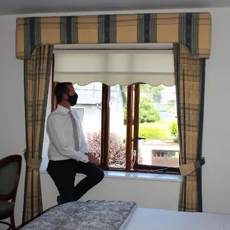 Coach House Sligo Hotel 3*