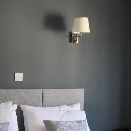 Coach House Sligo Hotel 3*