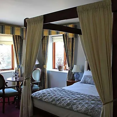 Coach House Sligo 3*