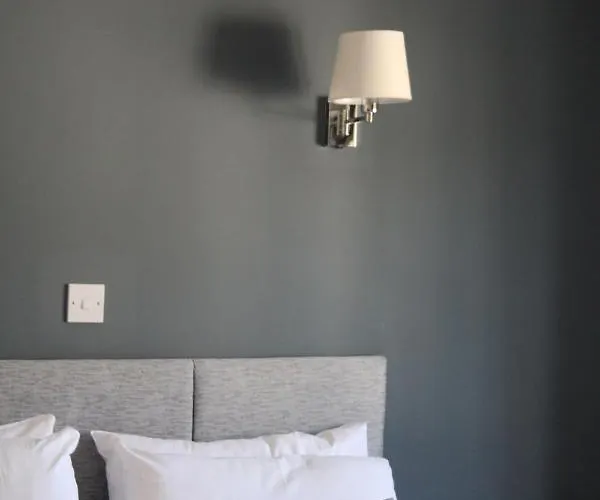 Coach House Sligo Hotel 3*